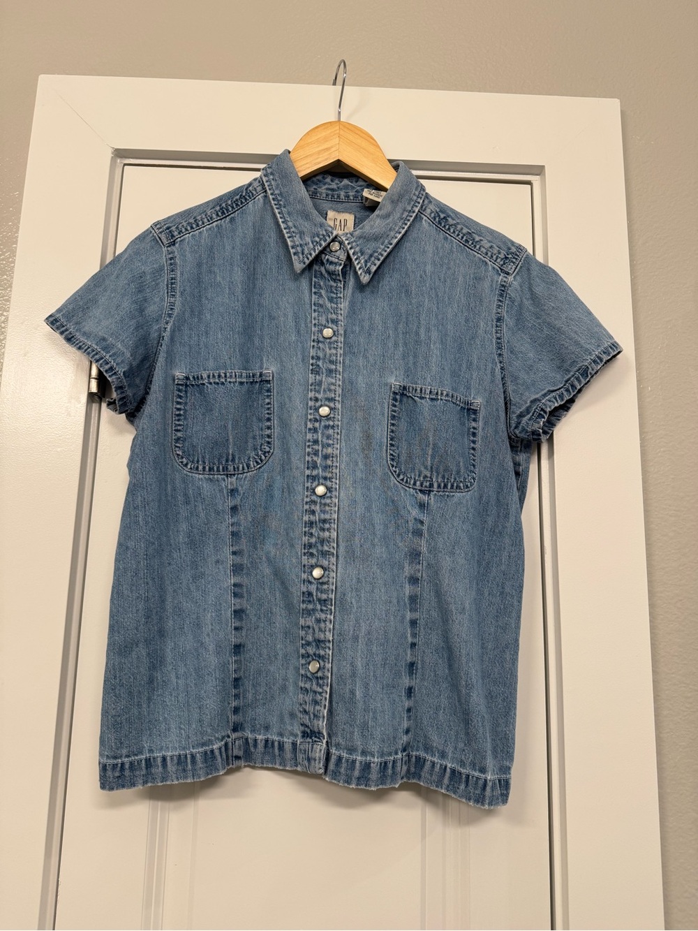 GAP Light Blue Short Sleeve Denim Snap Front Shirt